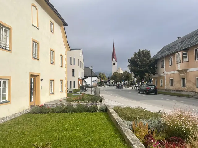 Während am Samstagnachmittag in Volders ein Pkw und ein Klein-Pkw mit Gefahrengut kollidierten, kam es in Schönberg und Raitis zu Verkehrsunfällen mit zum Teil Schwerverletzten. | Foto: ZOOM.TIROL