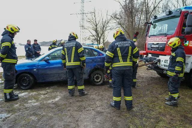 n Hörsching ist ein 20-jähriger Linzer mit seinem Auto in einen Bach gestürzt und anschließend einfach davongegangen. Ein Passant entdeckte den Unfall erst Stunden später. | Foto: Fotokerschi.at/Markus Hauser