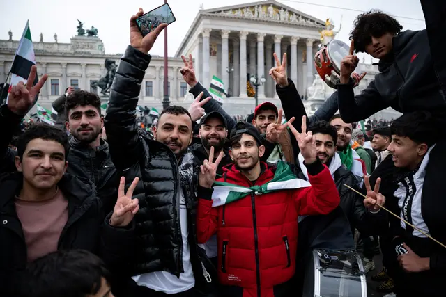Nach dem Sturz des Diktators Baschar al-Assad feierte die syrische Community in Wien. Die neue politische Macht im Land hatte weitreichende Folgen für sie bis nach Wien. | Foto: APA-Images / REUTERS / Elisabeth Mandl 