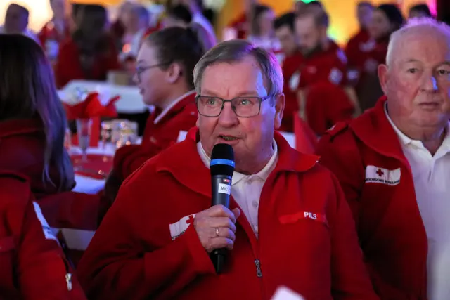 Der Mobile Sozialmarkt ist bei Ernst Pils und seinem Team in besten Händen. | Foto: RK St. Georgen/G. Eckhart Herbe
