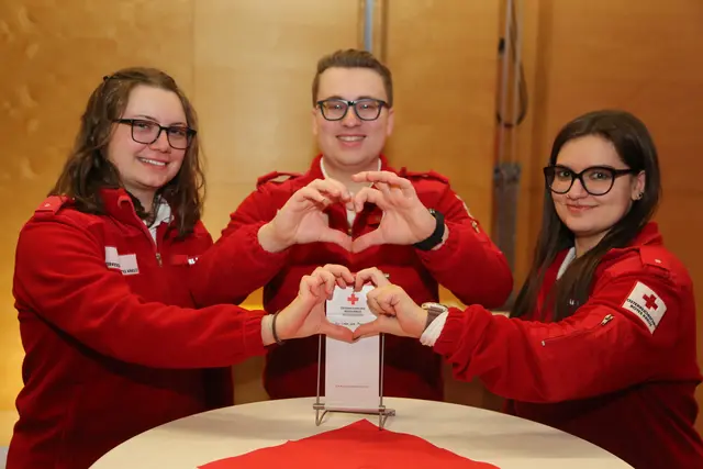 Das Dienststunden - Siegertrio 2025: Hanna Döberl, Tobias Fleischanderl und Maria Zemlanov.   | Foto: RK St. Georgen/G. Eckhart Herbe