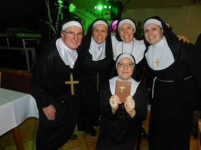 Günter, Margarete Illmayer, Elli Schwarz, Tanja Mühlbauer, Viktoria Specht fühlten sich wohl in der Verkleidung | Foto: Heribert Punz