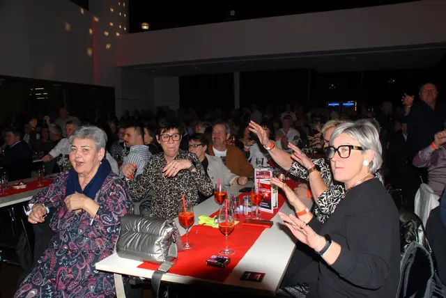 Mega- Stimmung beim Schlagerabend mit viel Oldies und Discofox 