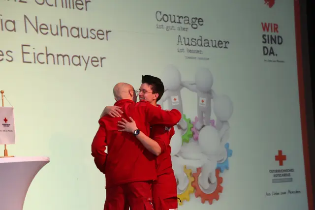 Neue Mitglieder im Club 7 freut die Aufnahme sichtlich. | Foto: RK St. Georgen/G. Eckhart Herbe