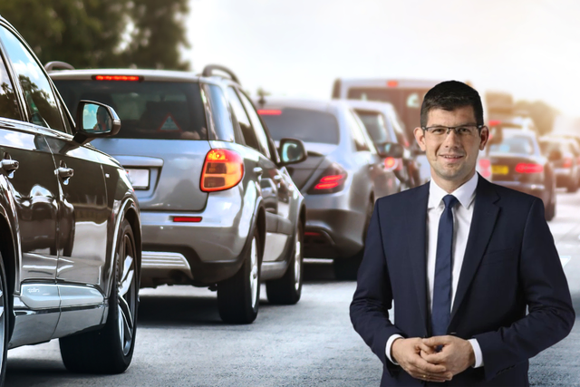 Gruber: "Wir haben in der Vergangenheit gesehen, wie schnell Unwetter oder andere Naturereignisse unsere Straßeninfrastruktur schwer beschädigen können." | Foto: Büro LHStv. Martin Gruber_stock.adobe.com/at/Milan 