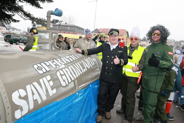 Die Narren am Zahn der Zeit: die Flachgauer Marine ist bereit, Grönland zu retten. | Foto: Neumayr