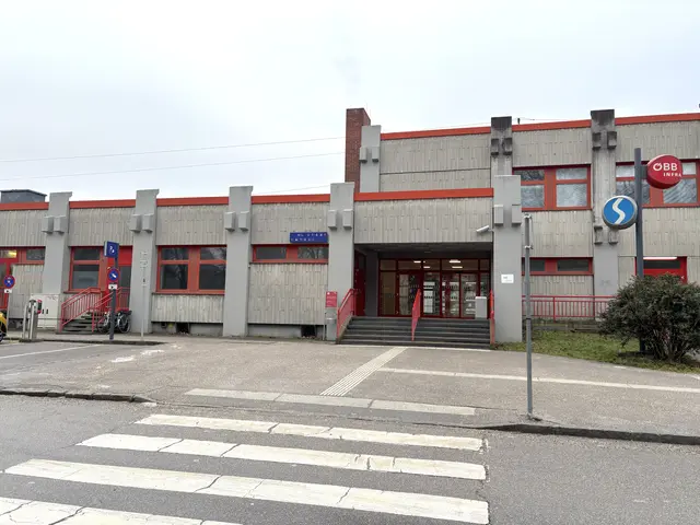 Frage: Was ist ein Mobility-Hub? Antwort: Der Bahnhof Stockerau als Verkehrsknotenpunkt für Auto, Bus, Bahn und Rad. | Foto: Wolfgang Ilkerl