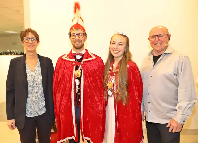 Auch die lokale Prominenz war vertreten. | Foto: Hörmandinger