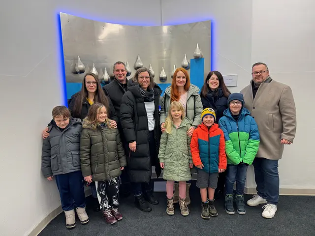 Bei der Übergabe der Gutscheine an den Elternverein | Foto: Elternverein VS &amp; ASO