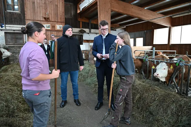 Agrar-Landesrat Maximilian Aigner (2. v. re.)  zu Besuch an der Landwirtschaftlichen Fachschule (LFS) Tamsweg. (29.1.2026) | Foto: Land Salzburg/Martin Wautischer