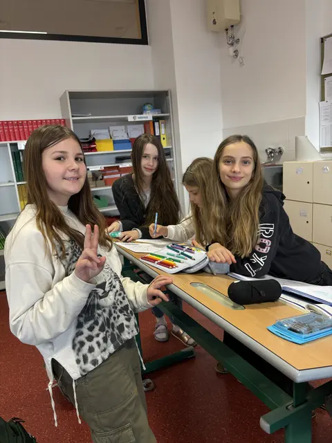 Die Schülerinnen und Schüler finden das selbstständige lernen toll! | Foto: Barbara Babonitsch-Diewald