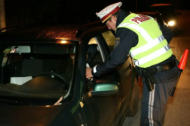 Ein beim Pkw-Lenker durchgeführter Alkomatentest verlief positiv. (Symbolbild) | Foto: Polizei/Neumayr
