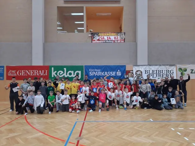Acht Schülermannschaften matchten sich in Bleiburg um den Fustal-Titel. Das Alpe-Adria-Gymnasium holte den Pott. | Foto: Mittelschule Bleiburg