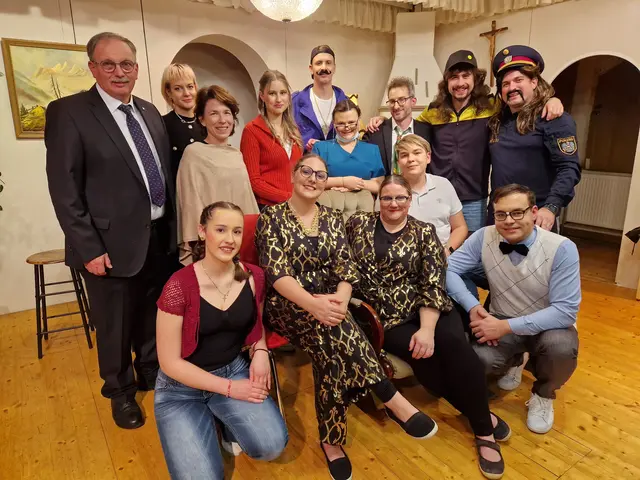 Richard Hogl, Eva Hochmayer, Bettina Lillich-Kothmayer, Lena Lachmann, Leonie Jungmayer, Jaqueline Kurz, Michael Neubaer, Claudia Eichhorn,

Regina Weber, Christoph Jordan, Tobias Gartler, Marc Wollner, Gerald Weber, Christoph Fürnkranz) | Foto: Richard Hogl