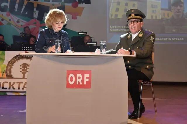 Alle Neuigkeiten erfuhren die Besucherinnen und Besucher auch bei den 26. Faschingssitzungen von "Straß im Bild" | Foto: SFG