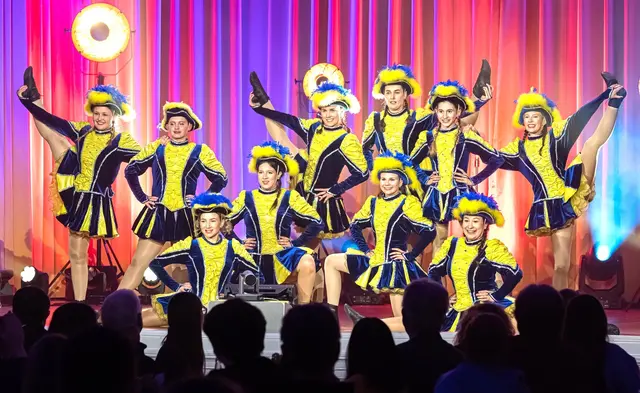 Die Gardemädchen präsentieren stolz den Gardemarsch