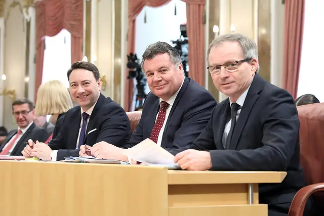 Von links: LH-Stv, Manfred Haimbuchner, LR Günther Steinkellner, FPÖ-Bezirksparteiobmann GR/EF LAbg. Wolfgang Klinger. | Foto: Land OÖ/Schaffner