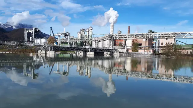 Die Zellstofffabrin von der Salzachseite. | Foto: Josef Wind