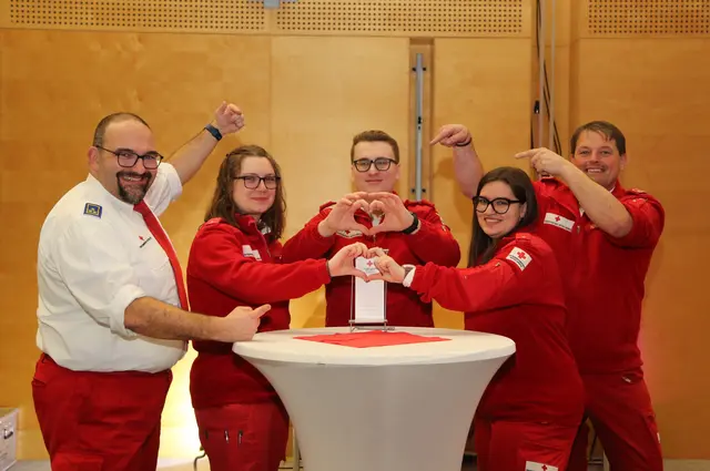 Zusammen unglaubliche 3.400(!) freiwillige Stunden haben Hanna Döberl, Tobias Fleischanderl und Maria Zemlanov 2025 beim RK Dienst gemacht. | Foto: RK ST. Georgen/G. Eckhart Herbe