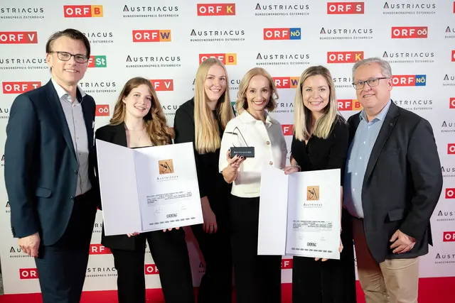 Bronze in der Kategorie Public Relations beim AUSTRIACUS 2026 für BRILLIANT Communications. Im Bild v.l.n.r. Clemens Jager (Fachgruppenobmann WKS), Carola Stiegler, Vanessa Stöllinger, Martina Fleischer-Kücher &amp; Jennifer Christof (alle BRILLIANT Communications) mit Wolfgang Reiger (Bundesspartenobmann-Stv. WKO). | Foto: Rizar.Photo