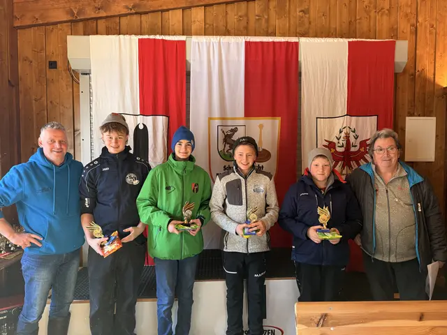 U- 15 Die Gruppen Viertplatzierten; Florian Laner, Stefan Stöckl, Thomas Leo, und Marcel Resch mit den Offiziellen Rupert Strasser und Andi Aberger. | Foto: Michaela Schipflinger