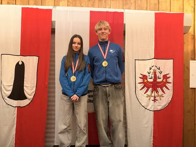 Das U-23 "Meisterpaar" Leni Volstuben und Lorenz Hofer. Die Beiden sichern sich damit die Startrechte bei der Damen und bei der Herren Einzel Bezirksmeisterschaft des Verbandes. | Foto: Michaela Schipflinger