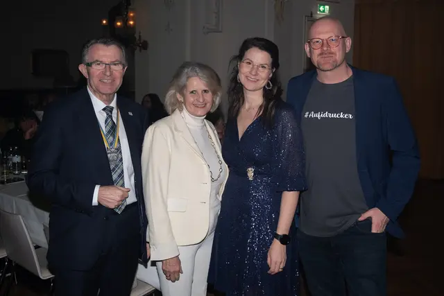 Unter den Gästen KulturStR Franz Piribauer mit Familie