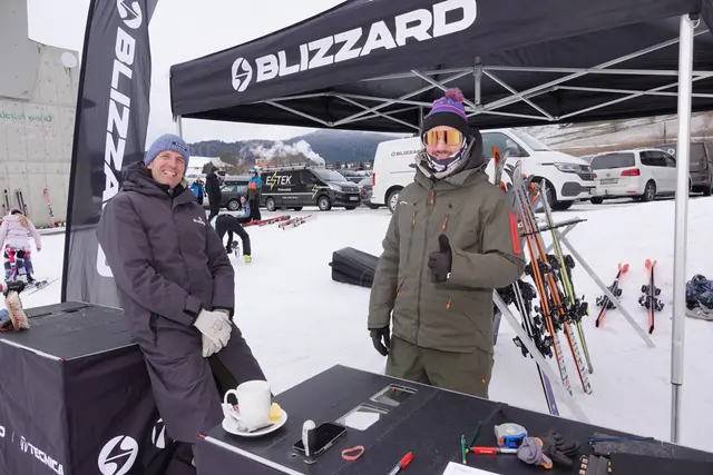 Daumen hoch gab es für den Skitest. | Foto: MeinBezirk/Michael Blinzer