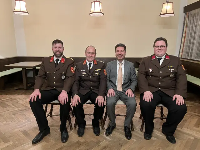 BI Christoph Heigl, HBI Peter Luger, Bürgermeister Daniel Weis und V Kevin Luger