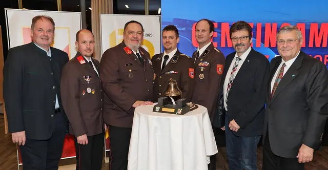 Bei der Mitgliederversammlung der Feuerwehr Horn: Feuerwehr-Stadtrat Manfred Daniel, Kommandant-Stellvertreter Philipp Bauer, Kommandant Sascha Drlo, Oberverwalter Mario Schmutz, sein Stellvertreter Florian Waldschütz, Bürgermeister Gerhard Lentschig und Vizebürgermeister Heinz Nagl. | Foto: Feuerwehr