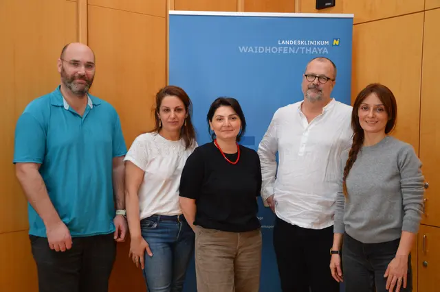 Manuel Frisch, Leila Farkhondeh, Tebrone Gachechiladze, Burkhard Dafert und Ekaterine Berdzenishvili (v.l.) | Foto: Landesklinikum Waidhofen/Thaya