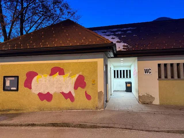 In der Nacht auf Sonntag wurden in Buch zwei Graffitisprüher auf frischer Tat ertappt, in Jenbach wurde ein Gewalttäter festgenommen. | Foto: ZOOM.Tirol