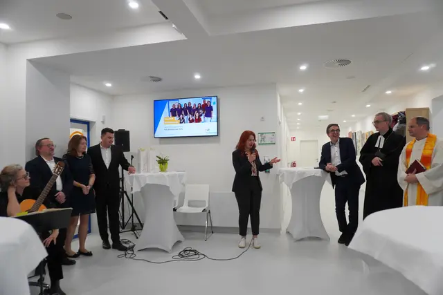 LRin Hagele betont die Regionalität und umfassende Versorgung der Einrichtig.  | Foto: AMG