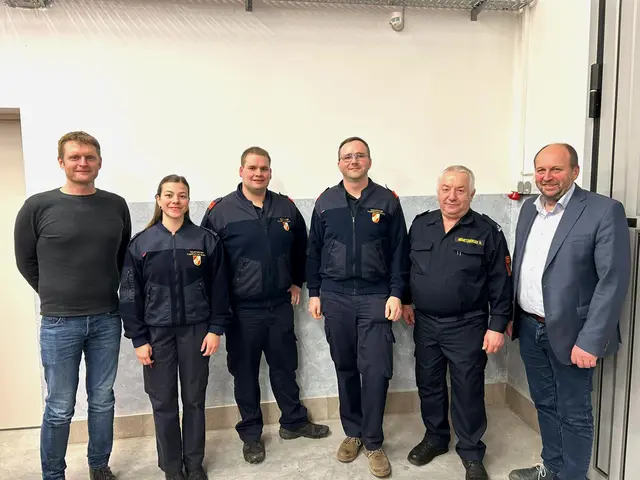 Feuerwehrreferent Josef Neunteufel, Verwalter Kerstin Jungwirth, Kommandant Oberbrandinspektor Ferdinand Schwarzinger, Kommandantstellvertreter Brandinspektor Manuel Hahn, Verwalter-Stellvertreter Hauptverwaltungsmeister Herbert Hiemetzberger, Bürgermeister Andreas Maringer (v.l.). | Foto: FF Kainrathschlag