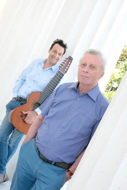 Gemeinsam garantieren Walter Gellert am Wort und Massimo Stefanizzi an der Gitarre heuer wieder einen stimmungsvollen Ausklang der Faschingszeit.   | Foto: C. Prieler