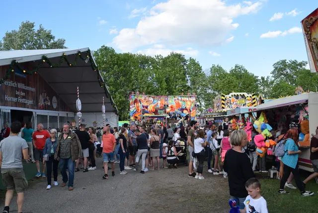 Parkplätze wandern, Hubschrauber heben ab – und mittendrin die Traditions-Festtage. | Foto: K.L.