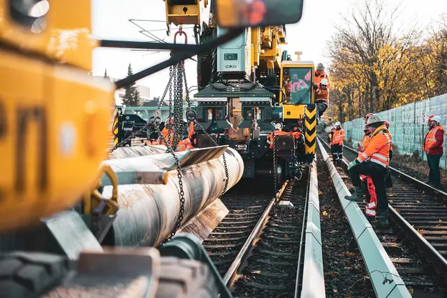 Um den laufenden Zugverkehr so wenig wie möglich einzuschränken, erfolgen die Arbeiten ausschließlich nachts. | Foto: pixabay