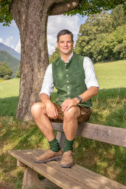 Landesrat Hannes Amesbauer gibt eine Förderung von 70.000 Euro für den Naturpark Südsteiermark bekannt. | Foto: Mario Gimpl