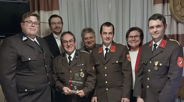 Gmünd-Breitensee: Patrick Haumer, Stadtamtsdirektor-Stv. Johannes Tüchler, Josef Rossmanith, Stadtamtsdirektor Horst Weilguni, Michael Sohr, Bgm. Helga Rosenmayer, Heribert Hohenbichler | Foto: FF Gmünd-Breitensee