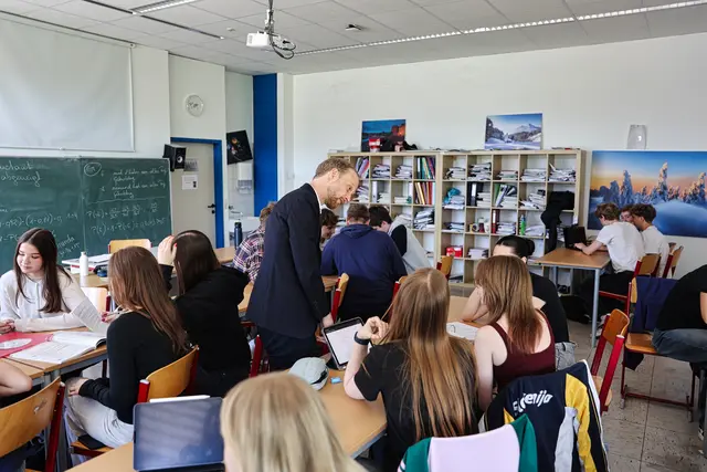 83 Prozent der Schülerinnen und Schüler, 74 Prozent der Eltern und 71 Prozent der Pädagoginnen und Pädagogen befürworten die Reduktion bestehender Lerninhalte, um Platz für neue Unterrichtsthemen zu schaffen. | Foto: Reischl