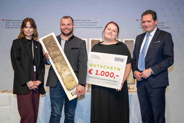 Hanna Simons (WWF), Andreas Kronbichler (TJB/LJ Bezirk Kufstein), Katharina Huber (RM KUUSK), Norbert Totschnigg (Bundesminister für Land- und Forstwirtschaft, Klima- und Umweltschutz, Regionen und Wasserwirtschaft) v.l. | Foto: Rene Hemerka