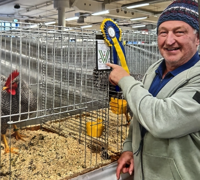 Kleintierzüchter Rudolf Sterkl freut sich über den Titel. | Foto: Gerhard Buchinger