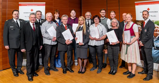 Nach der Übergabe der Dienstjahresabzeichen. | Foto: Petru Rimovetz