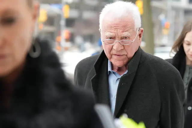 Der mittlerweile 93-jährige Frank Stronach bei der Ankunft beim Gericht am Dienstag in Kanada. | Foto: APA-Images / AP / Chris Young