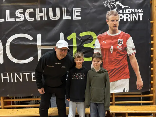 Das Fußballtraining findet zweimal pro Woche statt und wird vom früheren Profifußballer Kurt Gomig gemeinsam mit einer Sportlehrperson der MS Egger-Lienz geleitet.  | Foto: MS Egger-Lienz