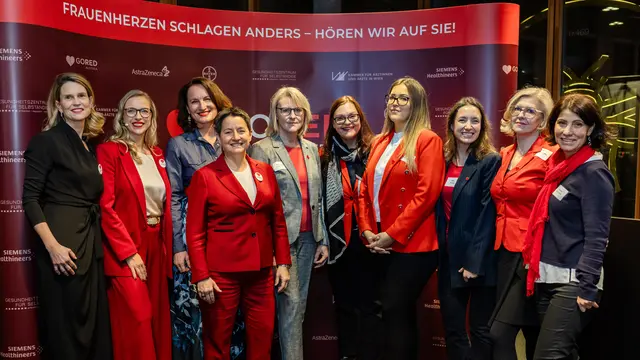 Mit dem #GoRed Austria Auftaktabend wurde ein sichtbares Zeichen für die Frauengesundheit gesetzt. | Foto: Kristina Kircher – KRI
