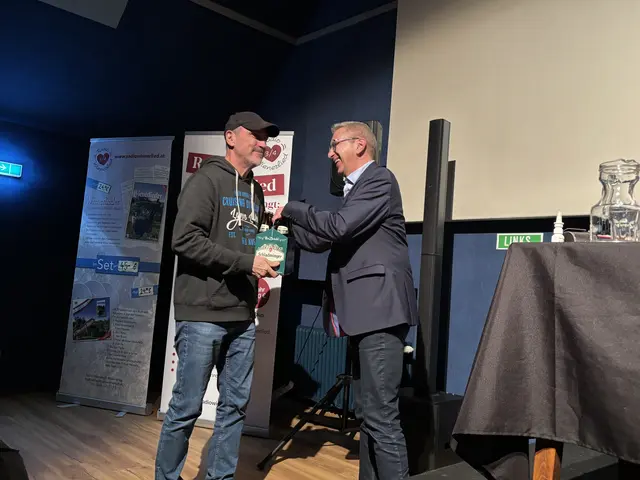 Zentralkinochef Markus Kiener und Weinritter Wolfgang Scherz. | Foto: Zezula