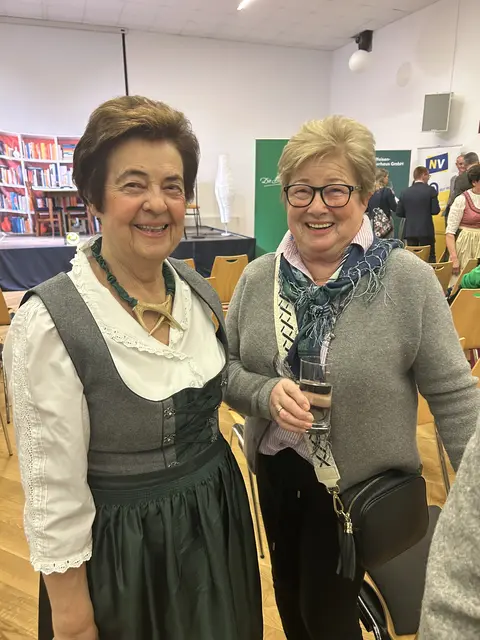 Hildegard Schorn und Maria Maurer nehmen gerne an Veranstaltungen der Bäuerinnen teil. | Foto: Die Bäuerinnen