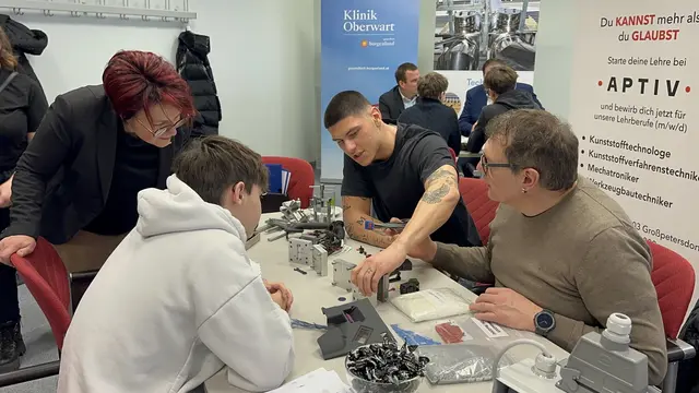 Die Firma Aptiv war ebenso vor Ort und sucht nach passenden Lehrlingen für unterschiedlichste Berufe.  | Foto: Lisa Stöckl