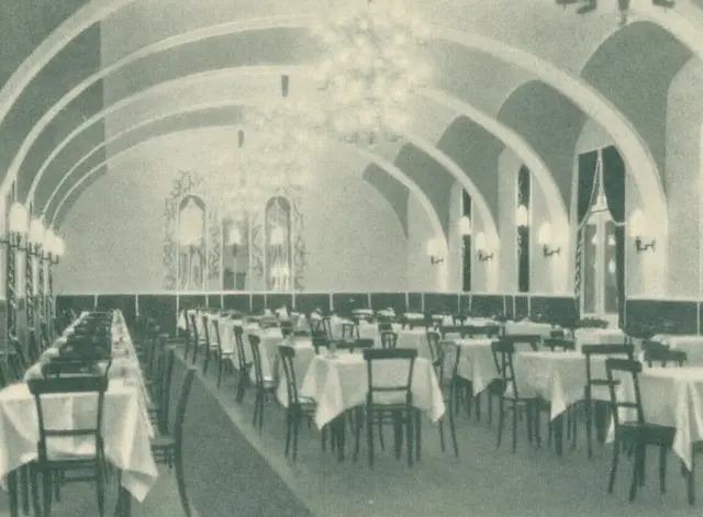 Einstmals lag im "Hotel zur Stadt Triest" – heute "Steirerhof" – der "Spiegelsaal", der in Anspielung auf das Schloss Versailles als prunkvoller Repräsentationsraum genutzt wurde. | Foto: Sammlung Kubinzky